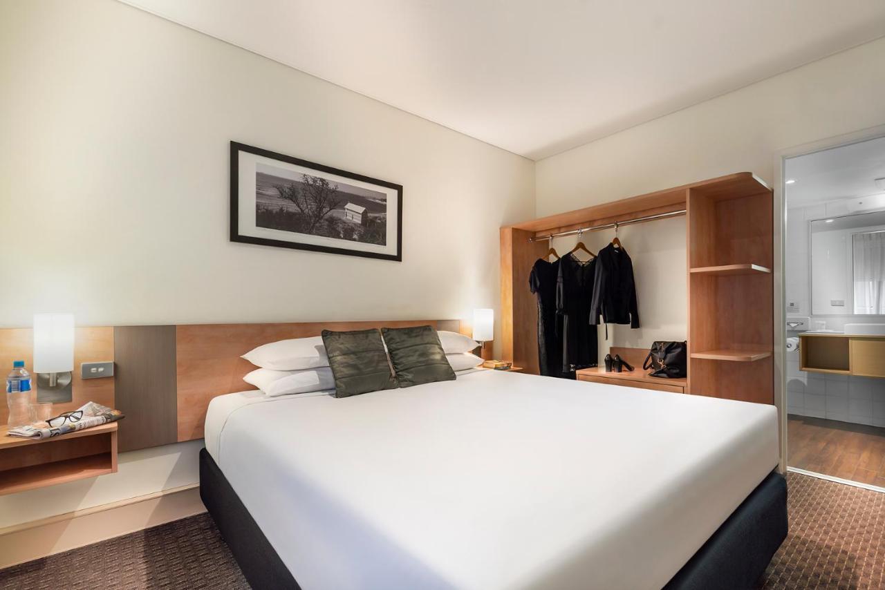 Ibis Melbourne Hotel And Apartments Exteriör bild